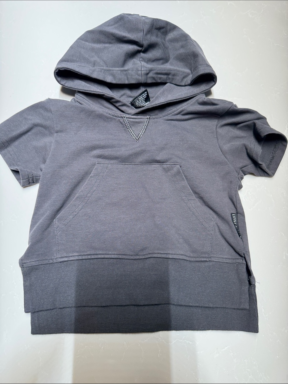 Little Bipsy Short-Sleeve Hoodie in Charcoal